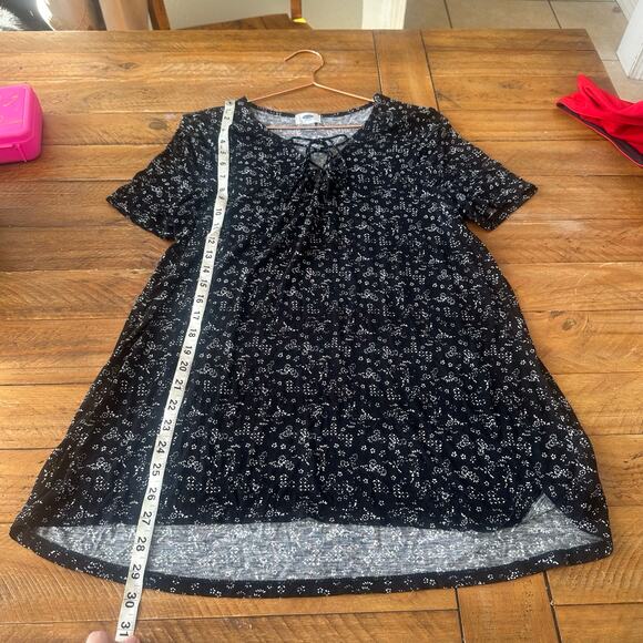 Old navy fit and flare top with lace up tie size large - Picture 3 of 5